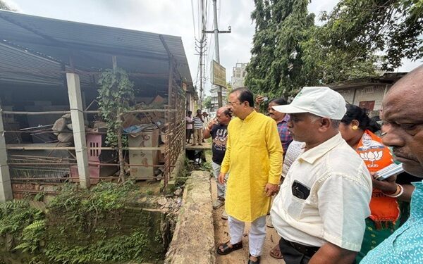 MP Visits Vidyasagar, Vows Action on Drainage Issue