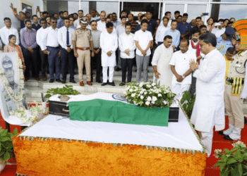 Chief Minister Honours Late Police Chief