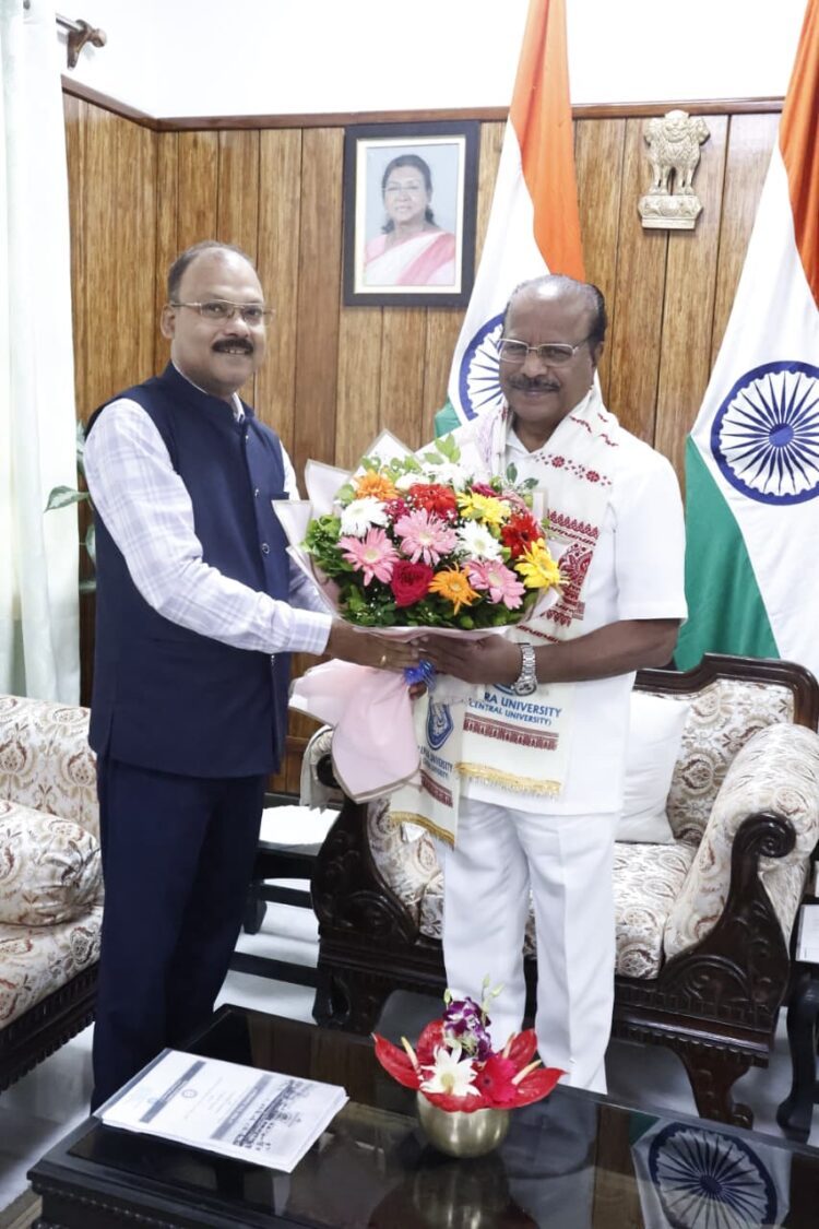 University VC Pays Courtesy Visit to Governor