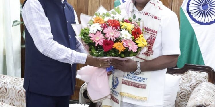 University VC Pays Courtesy Visit to Governor