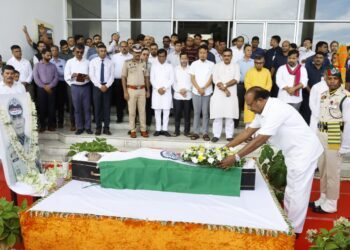 Governor Leads Tribute to Late Police Chief