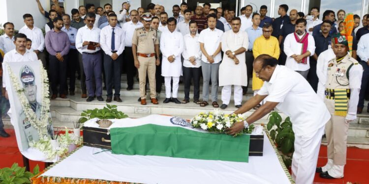 Governor Leads Tribute to Late Police Chief