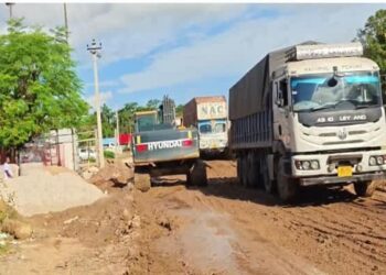 NH-08 gridlock: Lorry stuck for 8 hours in Tripura