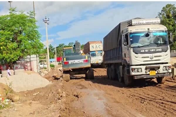 NH-08 gridlock: Lorry stuck for 8 hours in Tripura