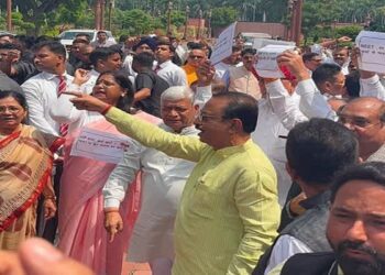 NDA MPs protest against Congress demonstration