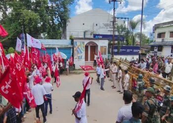 Jitendra raises jobs, rights issues at Jail Bharo stir