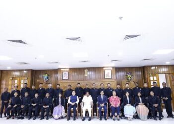 Governor Stresses Integrity, Empathy in Public Service