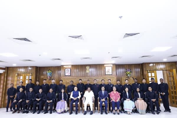 Governor Stresses Integrity, Empathy in Public Service