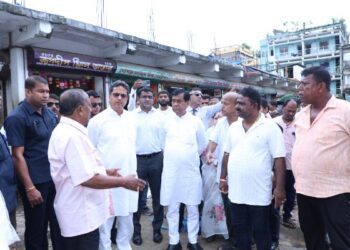 Manik Saha Inspects Maharajganj Bazar, Focuses on Traffic and Cleanliness