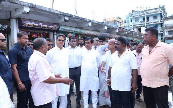 Manik Saha Inspects Maharajganj Bazar, Focuses on Traffic and Cleanliness