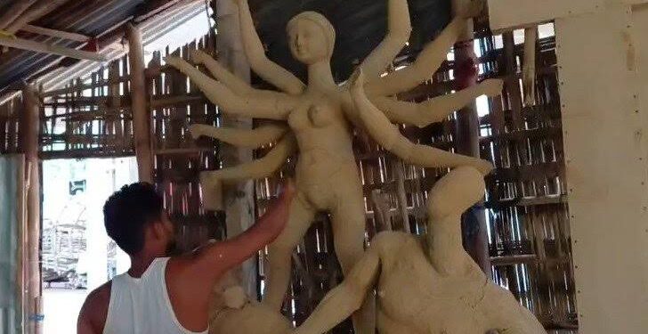 Clay, Craft and Rising Costs: Kalyanpur Idol Makers Face a Tough Puja Season