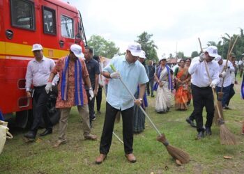 Sudhangshu Das stresses collective effort for clean India