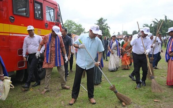 Sudhangshu Das stresses collective effort for clean India