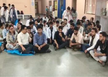 Resident doctors protest at GB Pant Hospital, submit five-point demands