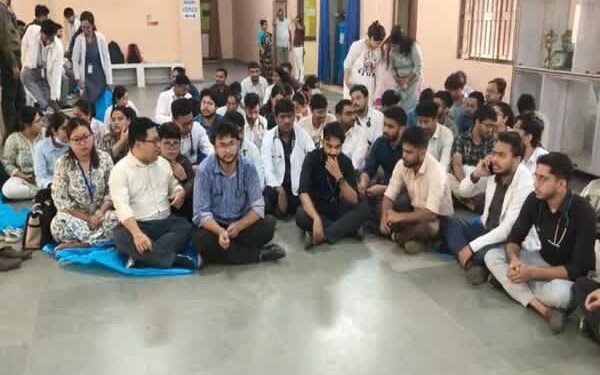 Resident doctors protest at GB Pant Hospital, submit five-point demands