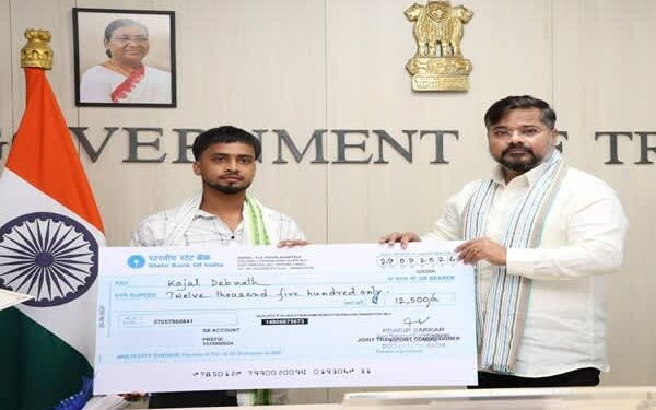 Tripura felicitates eight Good Samaritans for aiding accident victims
