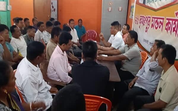 Debbarma reviews preparations for yarn distribution, certificate programme in Krishnapur