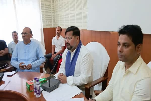 Jirania reviews Durga Puja arrangements, focus on law and order, traffic