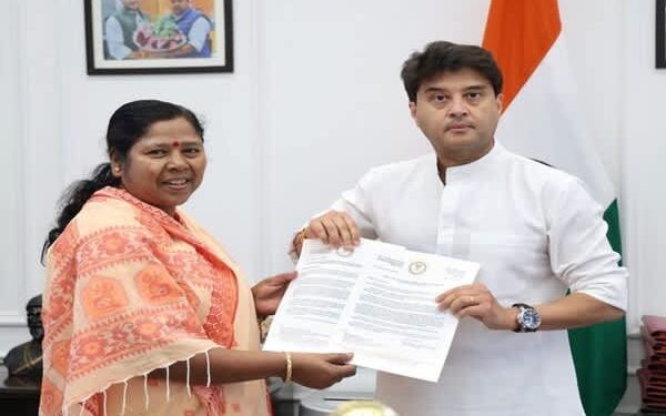Bhoumik seeks agri markets, improved mobile connectivity in remote Tripura